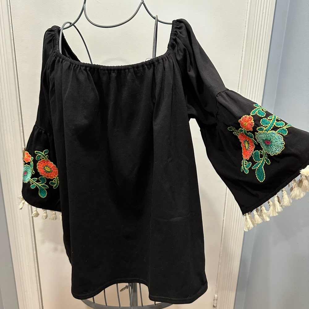 Umgee Ladies embroidered top
